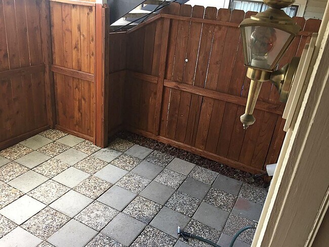 Building Photo - 6401 Deihl Rd