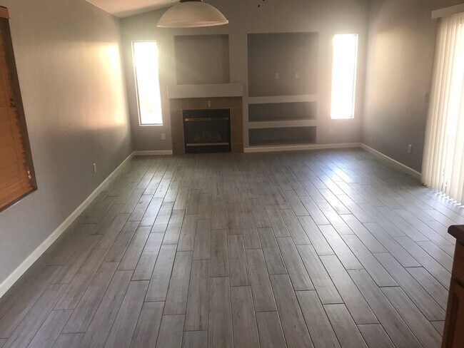 Building Photo - Chandler 4 bed 2 bath