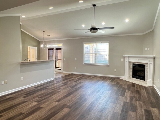 Building Photo - Beautiful Home w/Lots of Extras