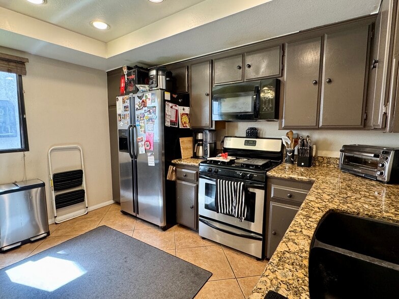 Building Photo - 8176 Manitoba St