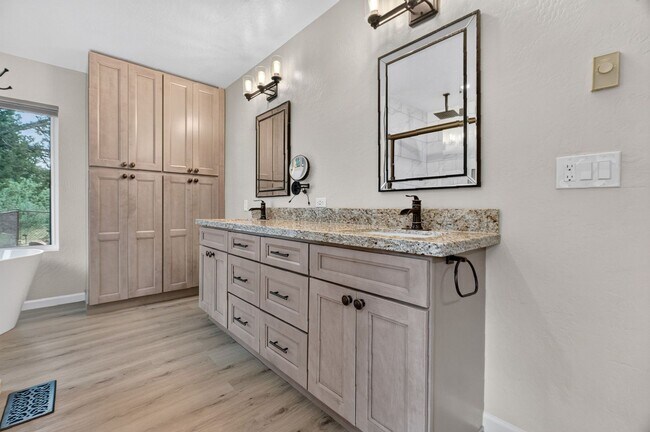 Building Photo - 546 Deer Horn Ct