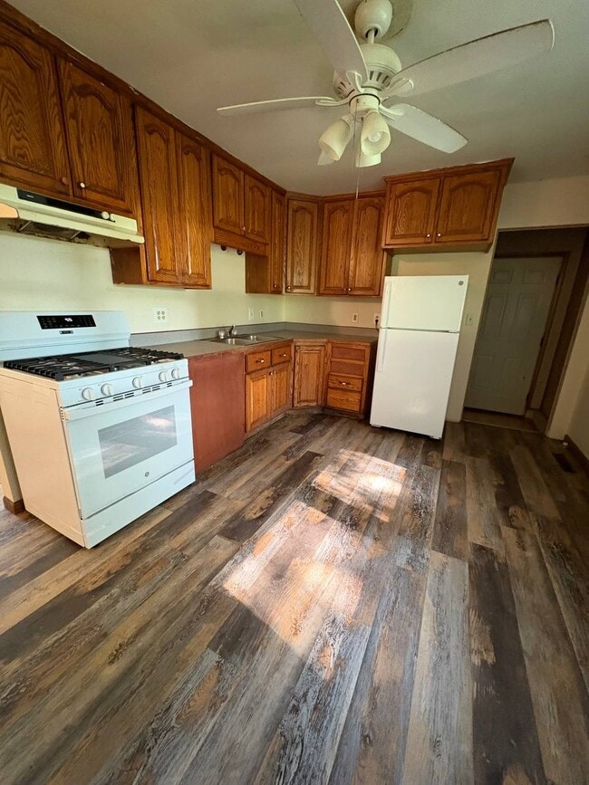 Building Photo - 731 7th Ave NE