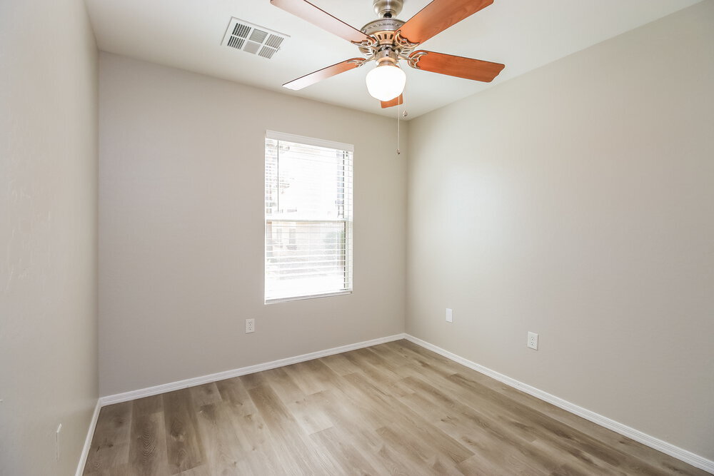 Building Photo - 9233 E Neville Ave