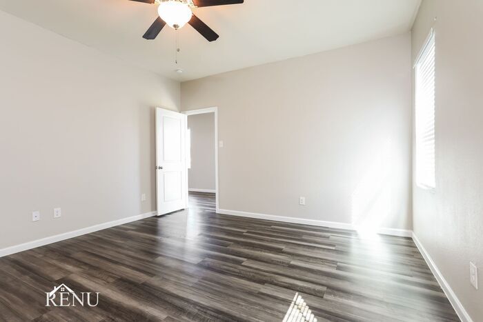 Building Photo - 6009 Mojave Dr