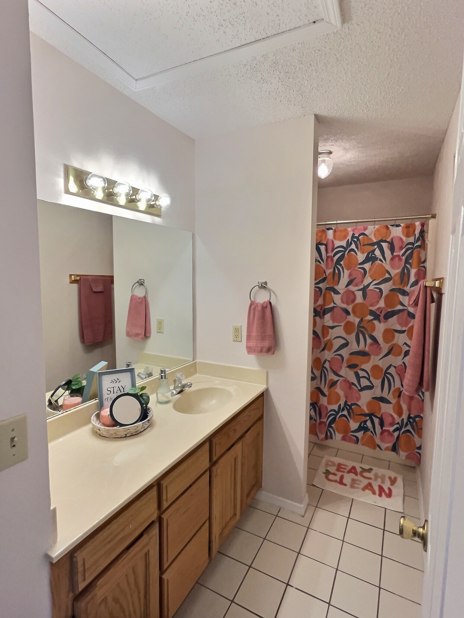 Building Photo - 601 Camellia Dr