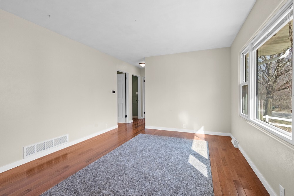 Building Photo - 3022 Cottonwood Ln
