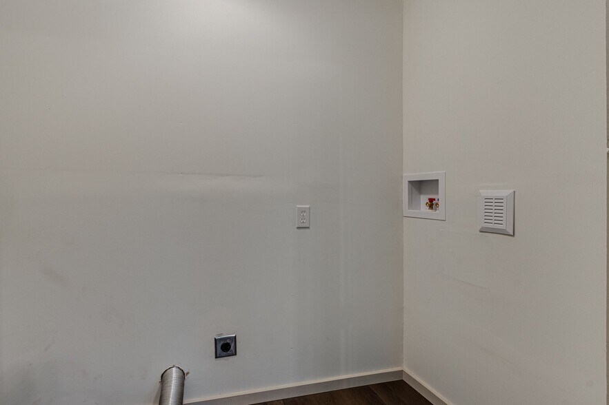 Building Photo - 22 Ridgeland Cir