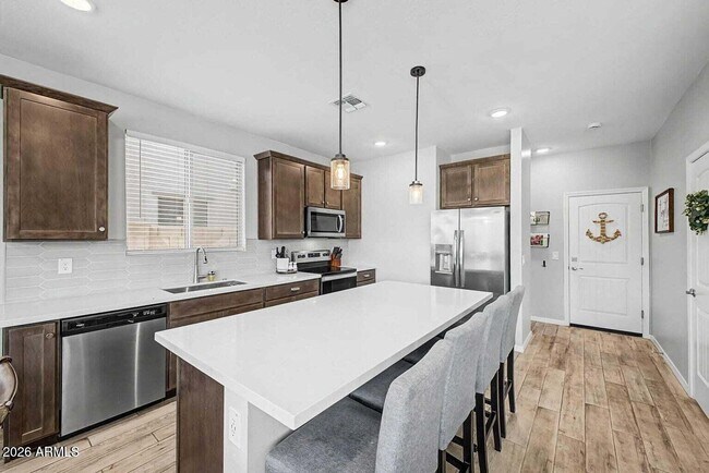 Building Photo - 1033 S 150th Dr