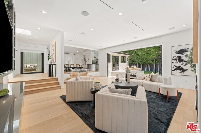 Building Photo - 540 Westmount Dr