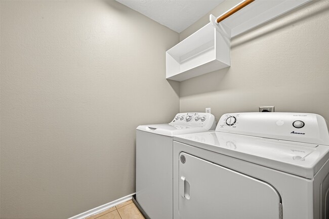 Building Photo - 110 N Burberry Park Cir