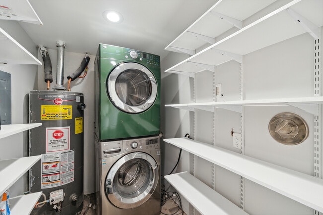 Building Photo - 1612 E Gaylon Dr