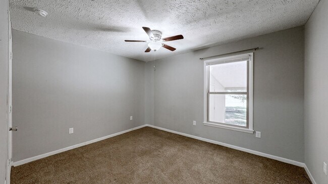 Building Photo - 8614 Burleson Ln