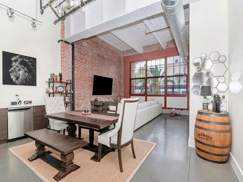Building Photo - 1501 W Horatio St