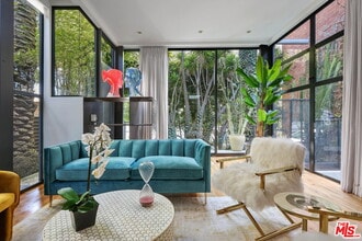 Building Photo - 7 Vicente Ter