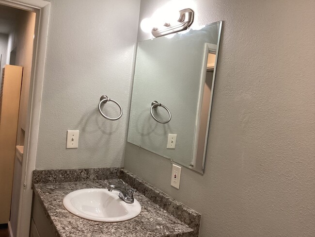 Building Photo - REMODELED!!!