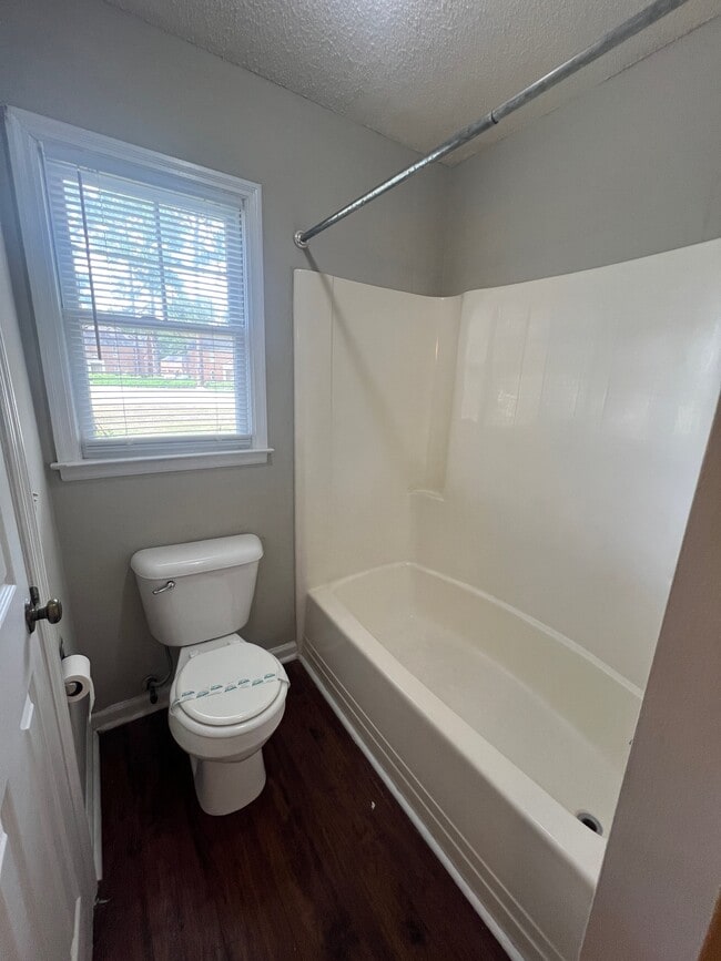 Building Photo - 200 Merry Wood Dr