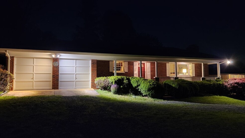 Building Photo - 39080 Foxhill Rd