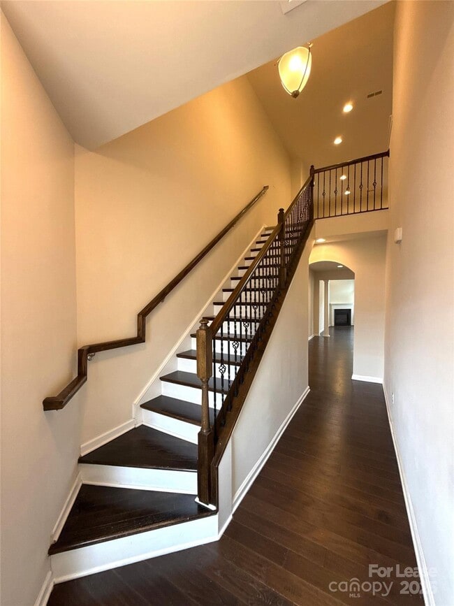 Building Photo - 11060 Discovery Dr NW