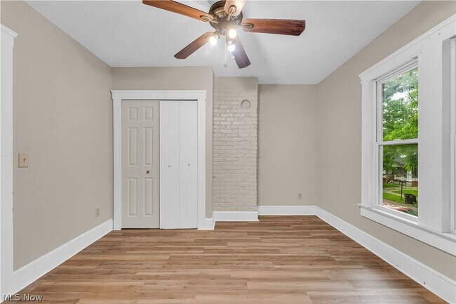 Building Photo - 2050 W 83rd St