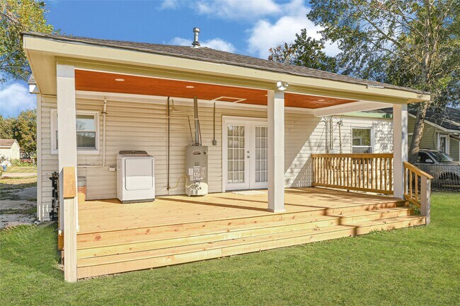 Building Photo - 5518 Sweetbriar St