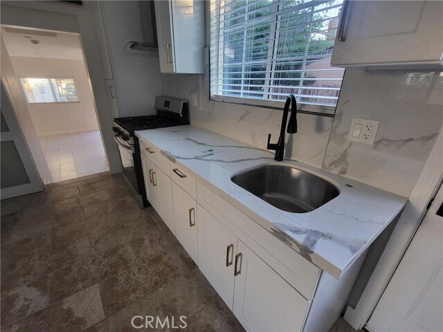 Building Photo - 5942 W 74th St