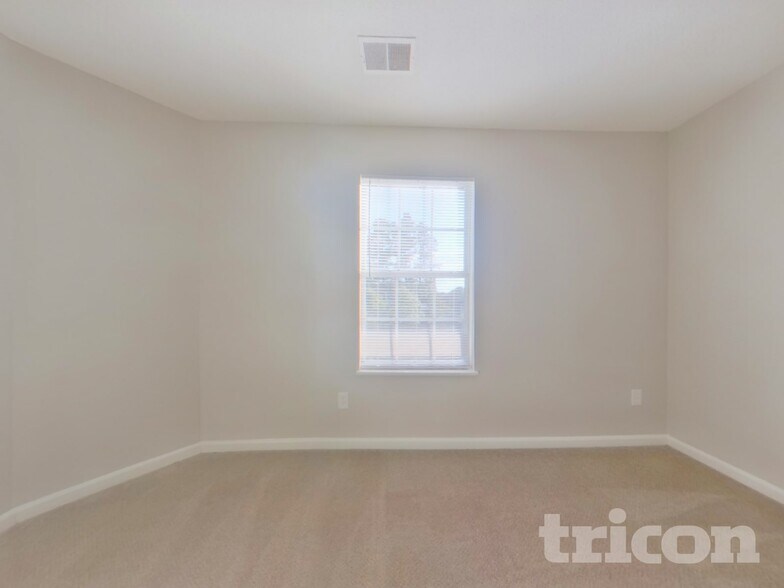 Building Photo - 386 Fox Trot Dr