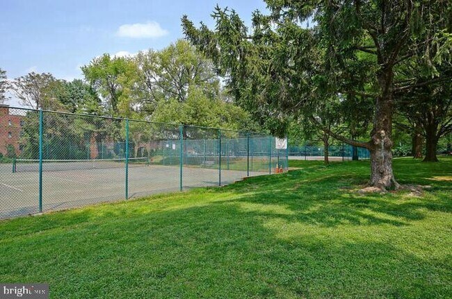 Building Photo - 4822 Chevy Chase Dr
