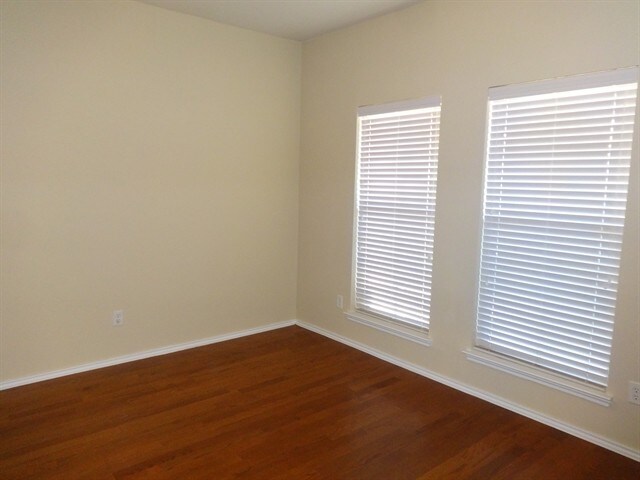 Building Photo - 2969 Lakeview Cir