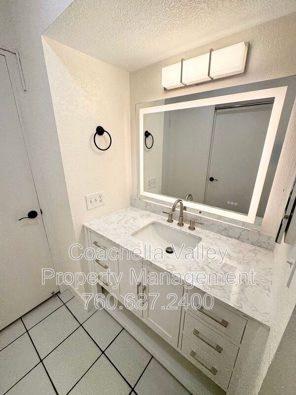 Building Photo - 1655 E Palm Canyon Dr