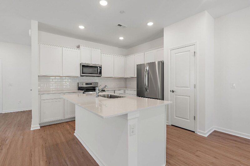 Building Photo - 7136 Mapleside Ln