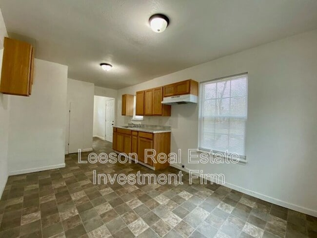 Building Photo - 3042 Fulton St