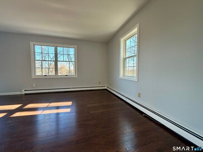 Building Photo - 154 E Main St