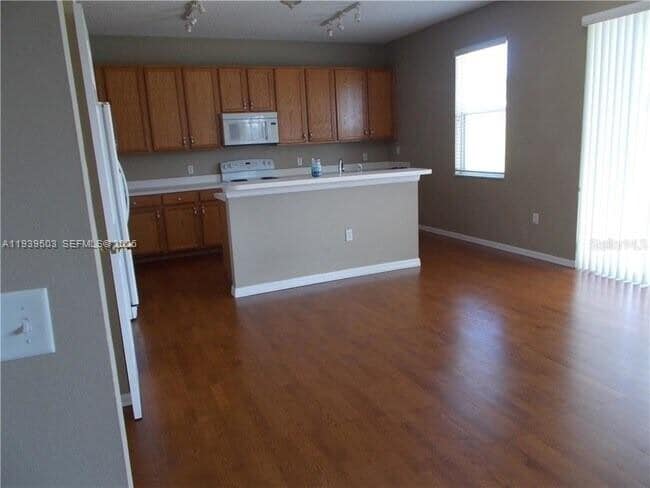 Building Photo - 154 Canna Dr