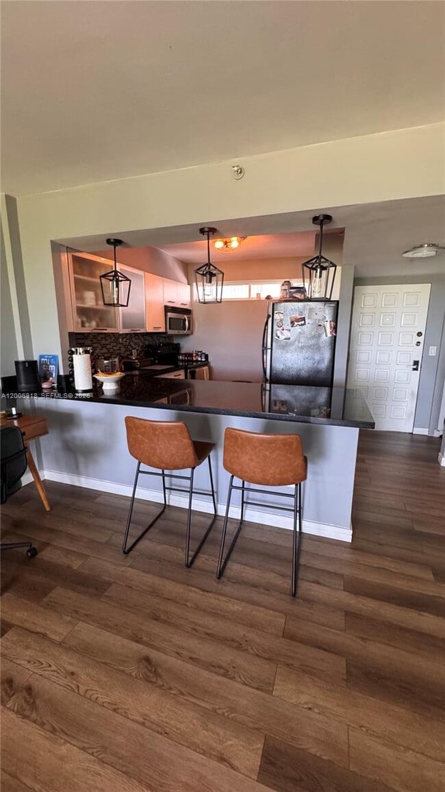 Building Photo - 650 NE 64th St