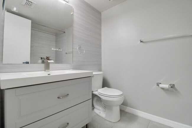 Building Photo - 1054 Lotus Cove Ct