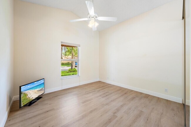 Building Photo - 1802 Rosewood Way