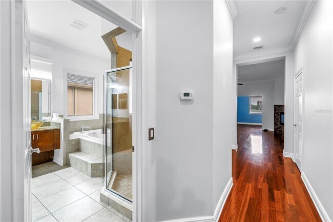 Building Photo - 651 Saxony Blvd