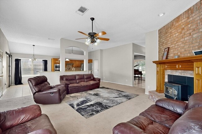 Building Photo - 920 Mason Ln