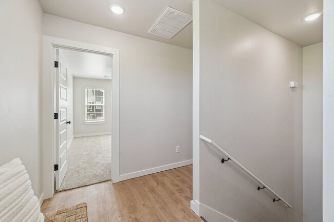 Building Photo - **New tenant incentive! Receive ($1200 CREDIT) applied to 2nd month's rent! Don’t miss your chanc...