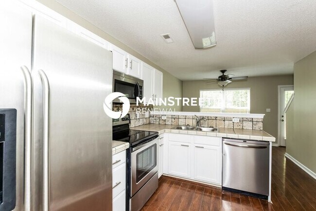 Building Photo - 3 Bedroom Pet-Friendly Home in Mooresville, NC with Main Street Renewal