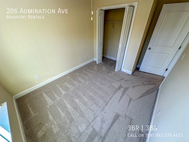 Building Photo - 206 Admiration Ave