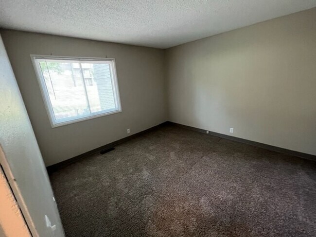 Building Photo - 2 Bedroom in Downtown Omaha