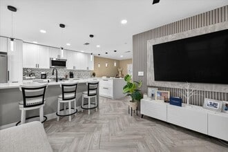 Building Photo - 172 Manor Cir