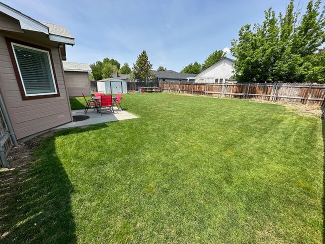 Building Photo - 270 E 15th N St