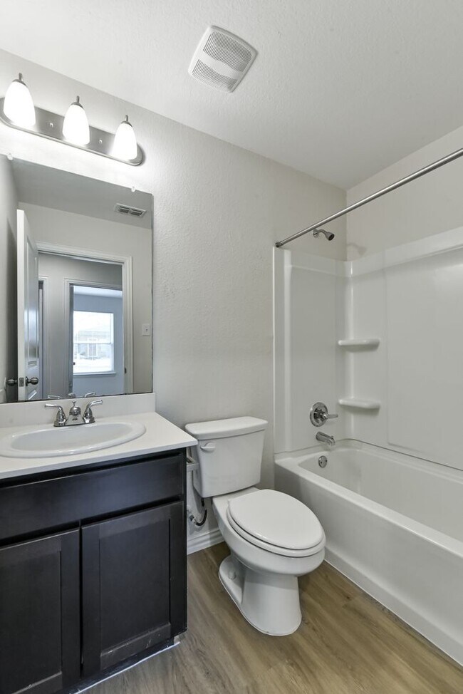 Building Photo - Elevate Your Living Experience, 3BR/2BA Duplex in Killeen!