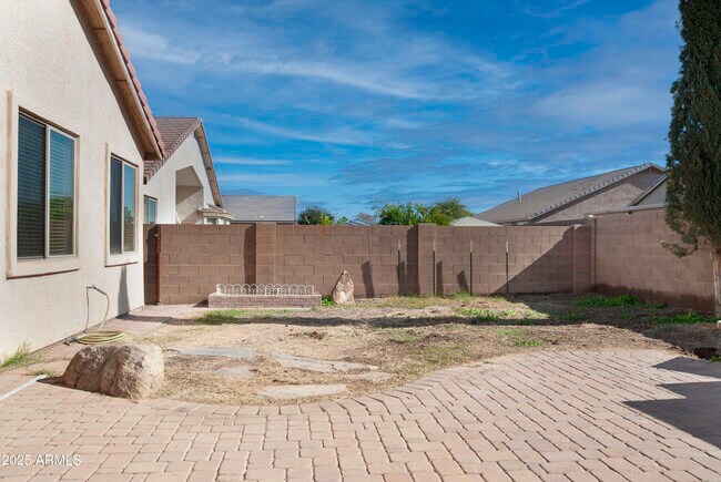 Building Photo - 46011 W Keller Dr