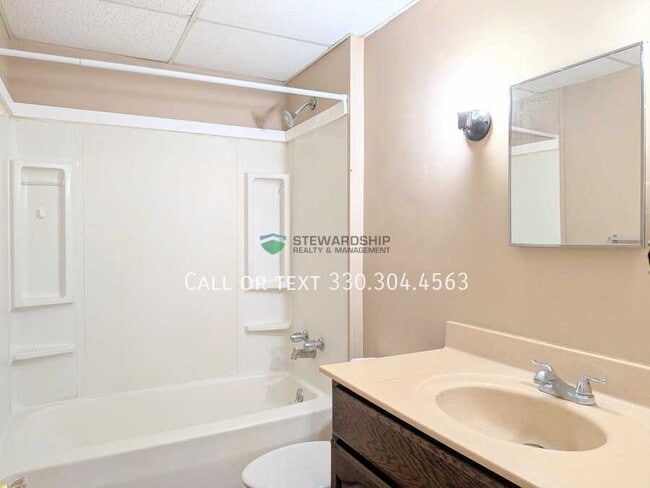 Building Photo - 1410 16th St NW