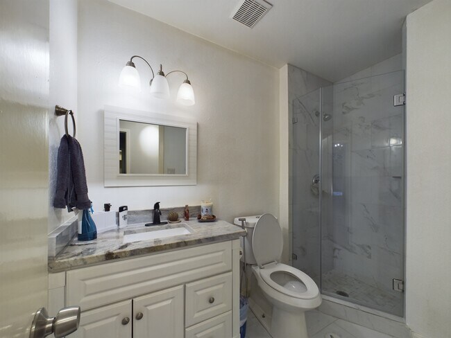 Building Photo - 9400 Doliver Dr