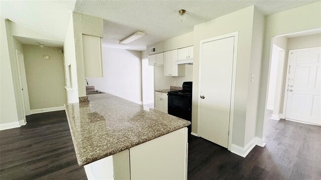 Building Photo - 10418 Towne Oak Ln