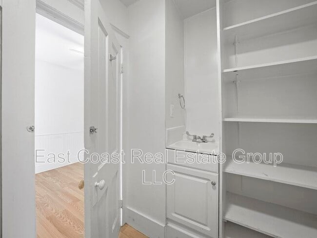 Building Photo - 157 N Conococheague St